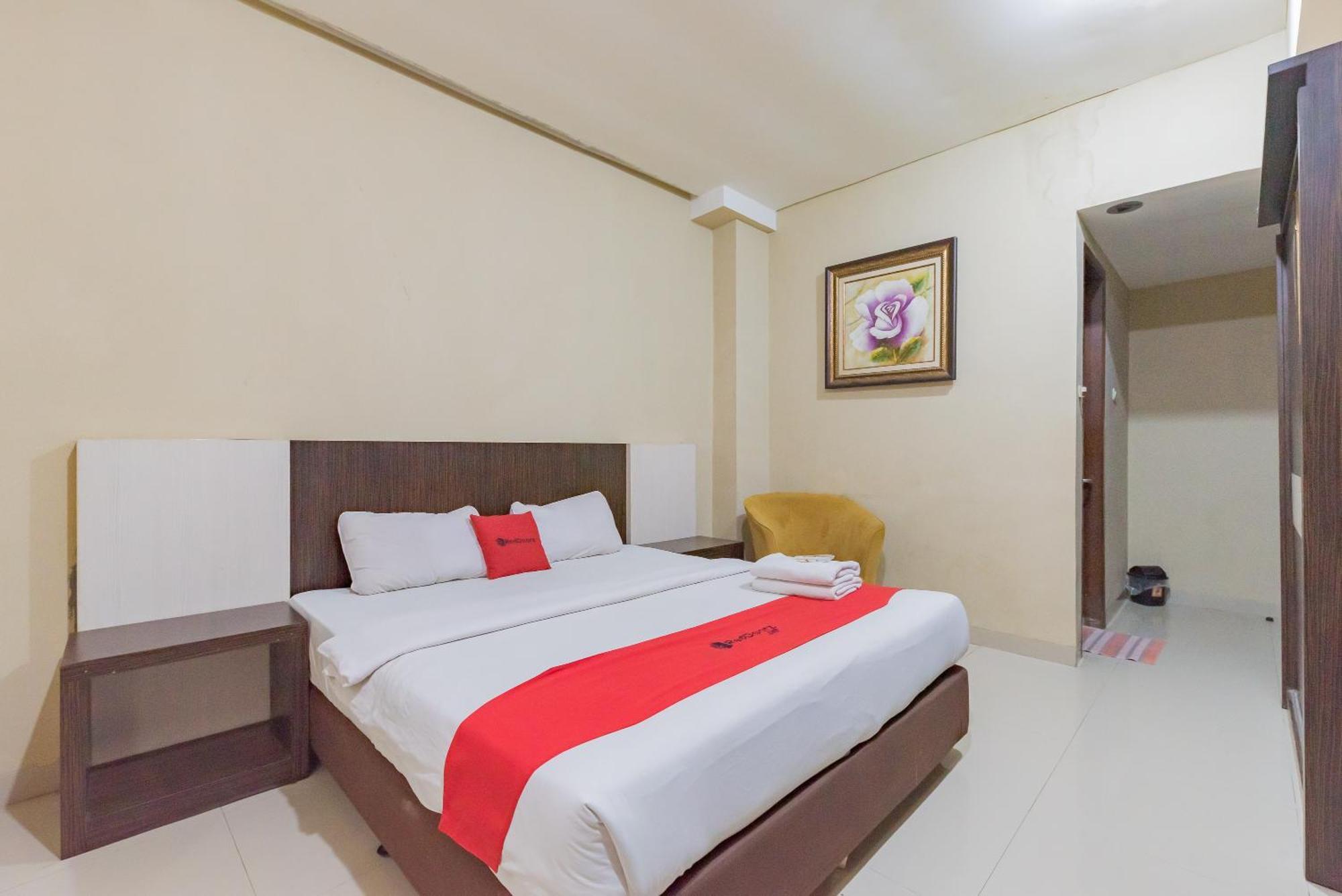 Hotel RedDoorz near Pasar Pagi Cirebon Zewnętrze zdjęcie