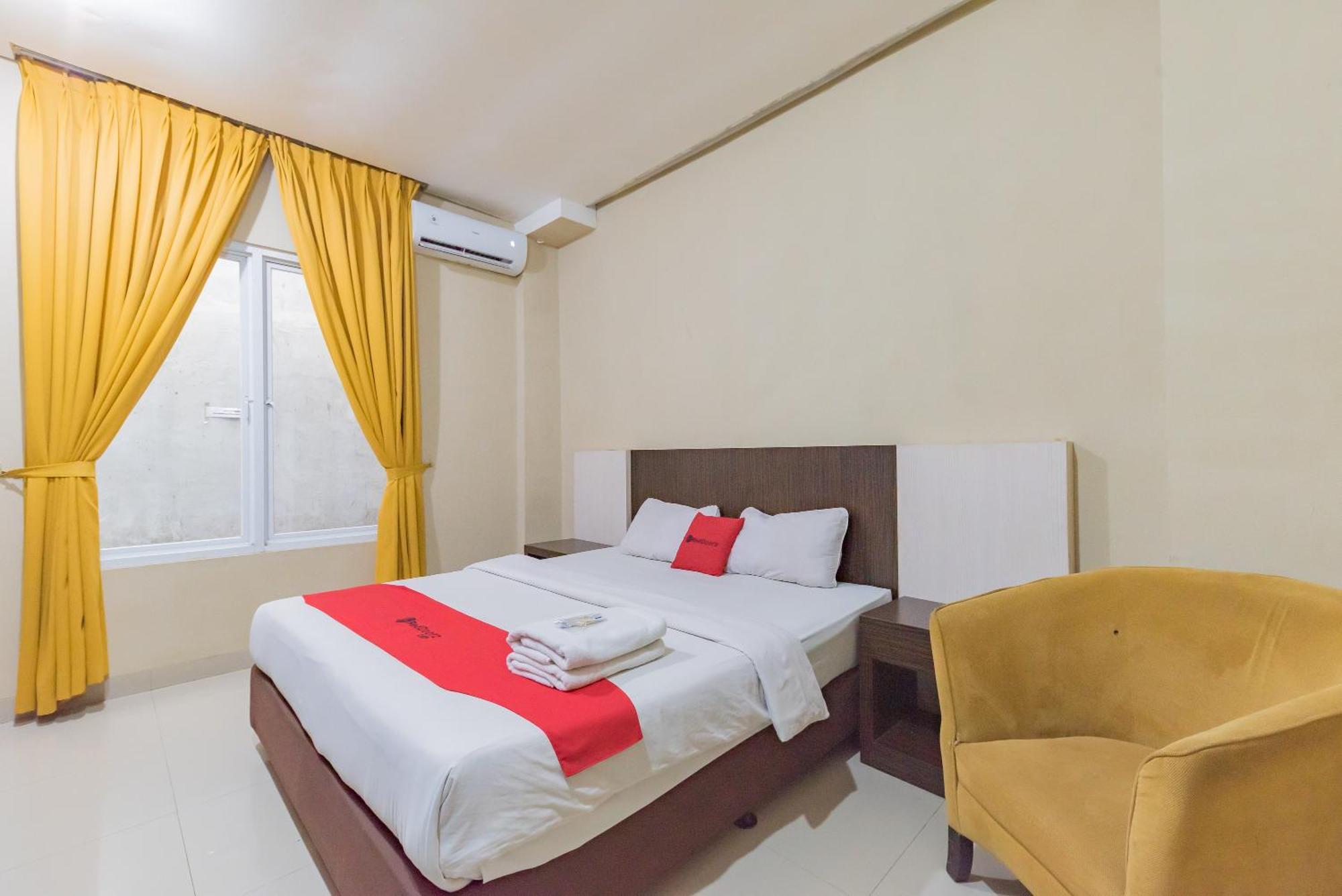 Hotel RedDoorz near Pasar Pagi Cirebon Zewnętrze zdjęcie