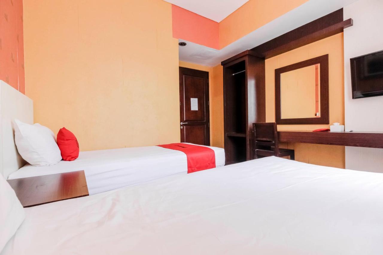 Hotel RedDoorz near Pasar Pagi Cirebon Zewnętrze zdjęcie