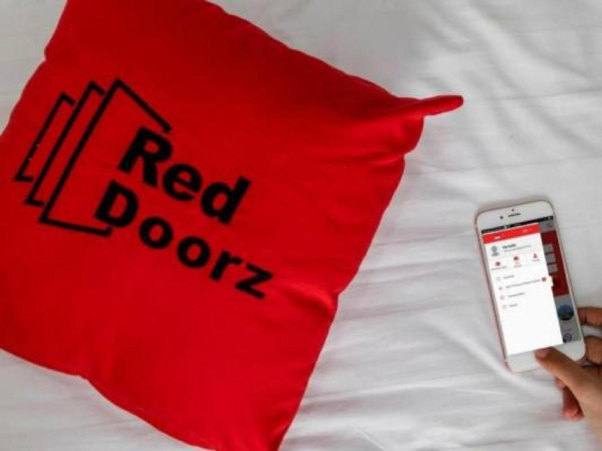 Hotel RedDoorz near Pasar Pagi Cirebon Zewnętrze zdjęcie